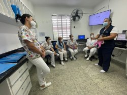 Manobras de desengasgo são foco de capacitação na maternidade